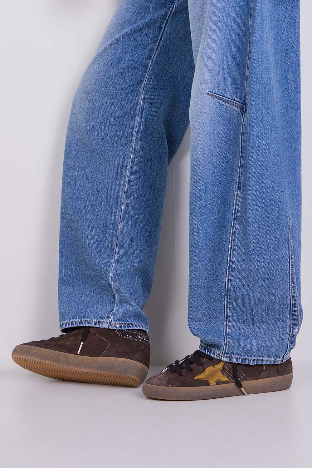 תמונת כל הלוק של נעלי סניקרס סופר סטאר